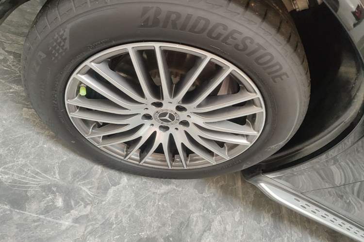 Used Mercedes-Benz GLC 2023 GLC 300 L 4MATIC Dynamic Edition 5-seater Left Front Wheel Hub