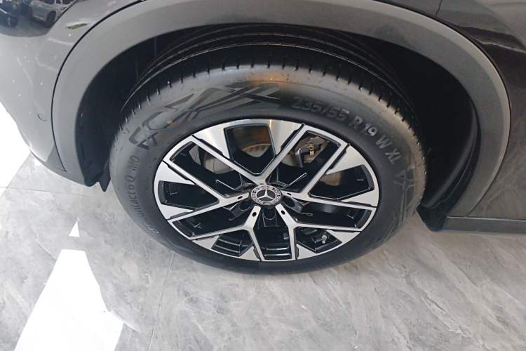 Used Mercedes-Benz GLC 2023 GLC 260 L 4MATIC Dynamic Edition 5-seater Left Front Wheel Hub