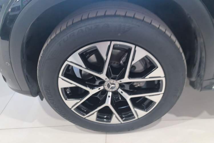 Used Mercedes-Benz GLC 2023 Facelift GLC 260 L 4MATIC Dynamic Version 5 Seats Left Front Wheel Hub