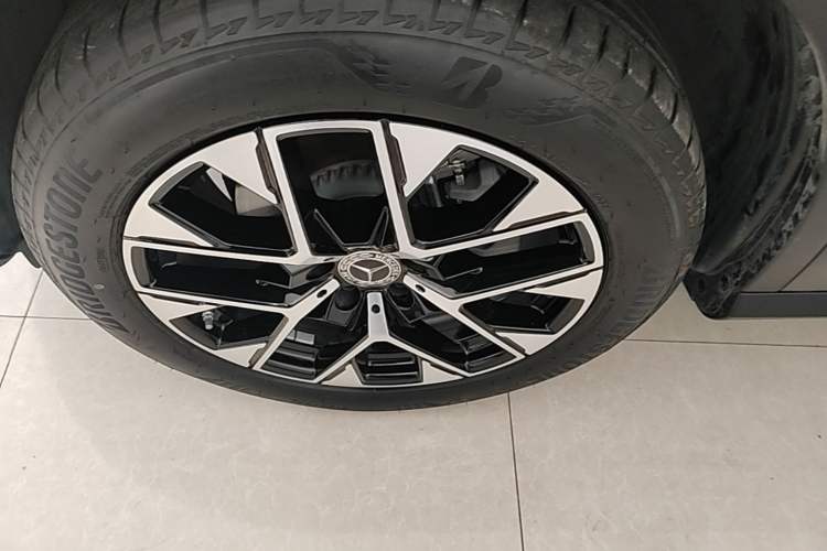 Used Mercedes-Benz GLC 2023 Facelift GLC 260 L 4MATIC Dynamic Version 5 Seats Left Front Wheel Hub