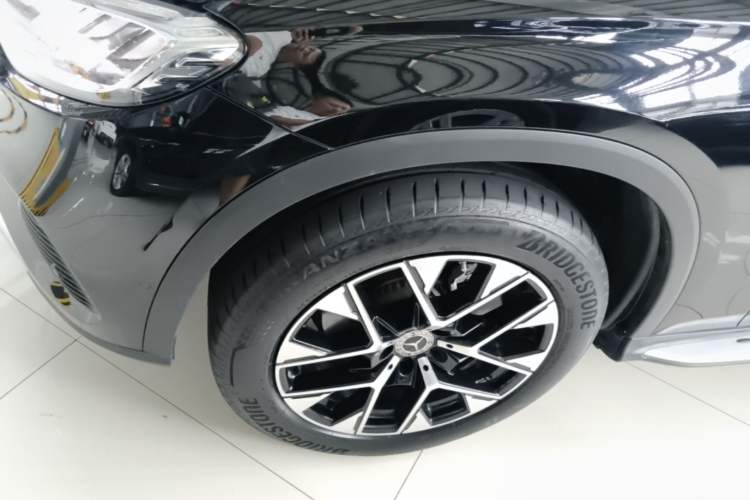 Used Mercedes-Benz GLC 2023 GLC 260 L 4MATIC Dynamic Edition 5-seater Left Front Wheel Hub
