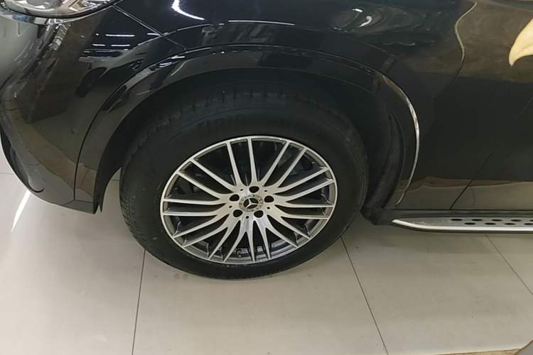 Used Mercedes-Benz GLC 2023 GLC 300 L 4MATIC Dynamic Edition 5-seater Left Front Wheel Hub
