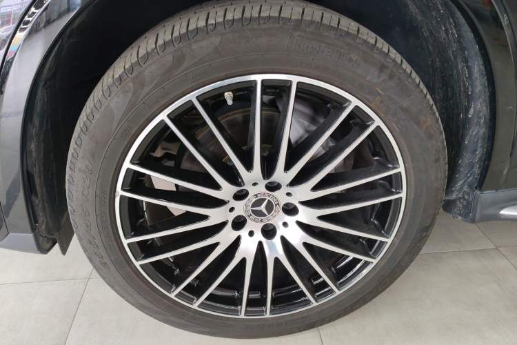 Used Mercedes-Benz GLC 2023 GLC 300 L 4MATIC Luxury Model 5 Seats Left Front Wheel Hub