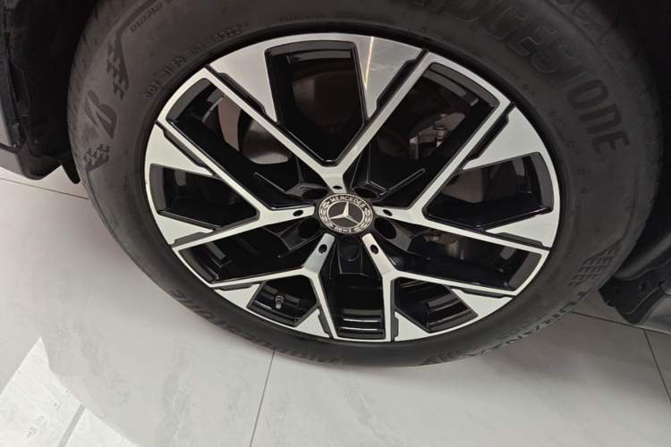 Used Mercedes-Benz GLC 2023 GLC 260 L 4MATIC Dynamic Edition 5-seater Left Front Wheel Hub