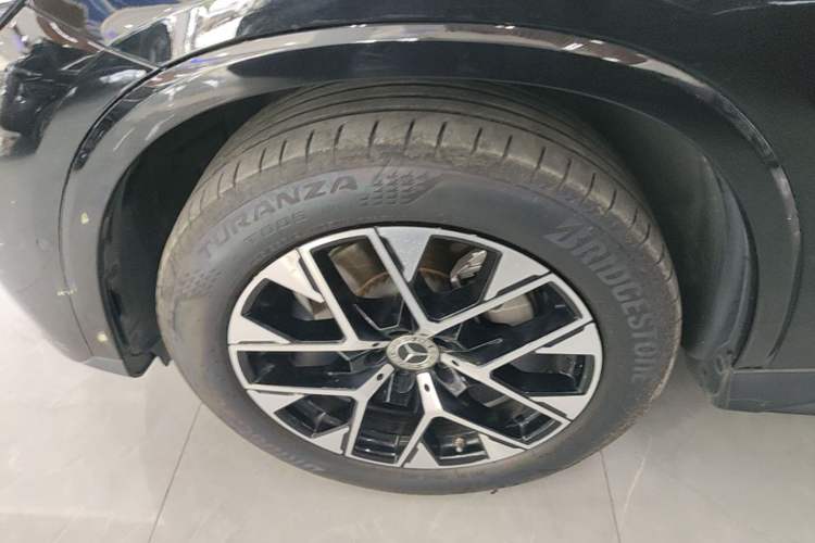 Used Mercedes-Benz GLC 2023 Facelift GLC 260 L 4MATIC Luxury Version 5 Seats Left Front Wheel Hub