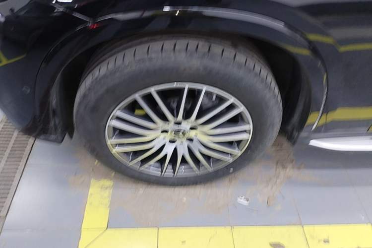 Used Mercedes-Benz GLC 2023 GLC 300 L 4MATIC Dynamic Edition 5-seater Left Front Wheel Hub