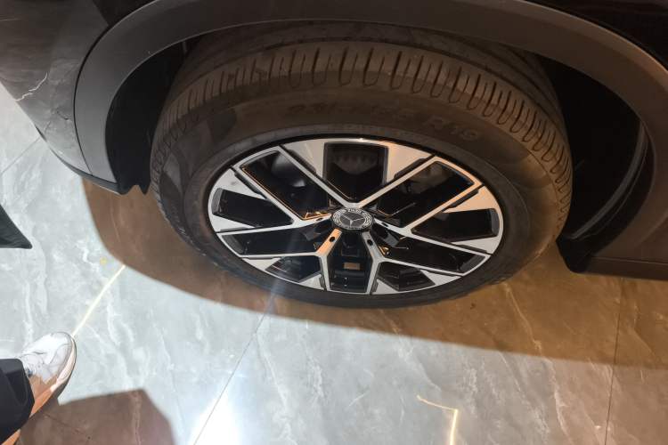 Used Mercedes-Benz GLC 2023 GLC 260 L 4MATIC Dynamic Edition 5-seater Left Front Wheel Hub