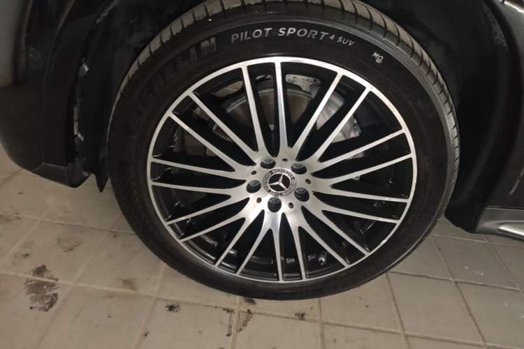 Used Mercedes-Benz GLC 2023 Facelifted GLC 300 L 4MATIC Luxury Version 5 Seats Left Front Wheel Hub