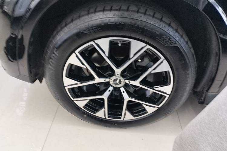Used Mercedes-Benz GLC 2023 GLC 260 L 4MATIC Luxury Model 5 Seats Left Front Wheel Hub