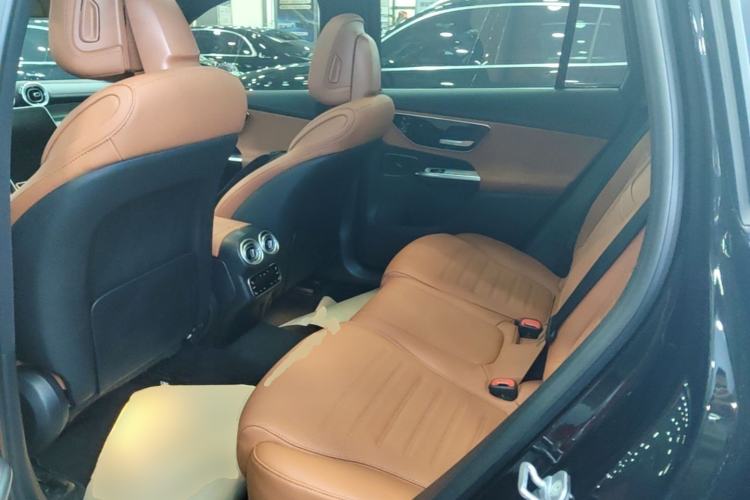 Used Mercedes-Benz GLC 2023 Facelift GLC 260 L 4MATIC Luxury Version 5 Seats Left Rear Seat