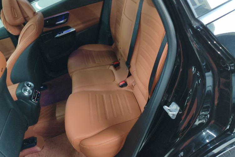 Used Mercedes-Benz GLC 2023 Refreshed GLC 300 L 4MATIC Dynamic Edition 5 Seats Left Rear Seat