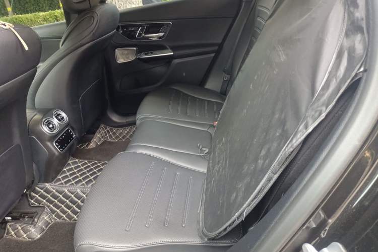 Used Mercedes-Benz GLC 2023 Facelifted GLC 300 L 4MATIC Luxury Version 5 Seats Left Rear Seat