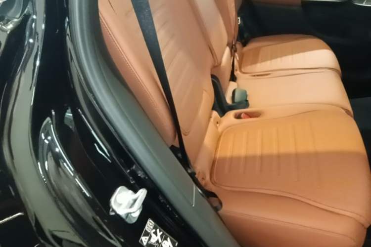 Used Mercedes-Benz GLC 2023 GLC 300 L 4MATIC Luxury 7-Seater Left Rear Seat