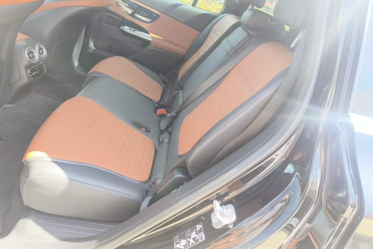 Used Mercedes-Benz GLC 2023 Refreshed GLC 300 L 4MATIC Dynamic Version 7-Seater Left Rear Seat