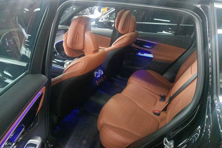 Used Mercedes-Benz GLC 2023 Facelift GLC 260 L 4MATIC Dynamic Version 5 Seats Left Rear Seat