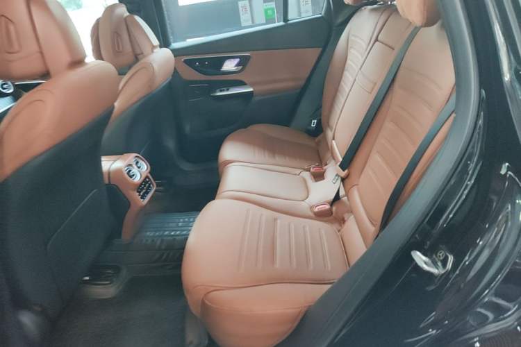 Used Mercedes-Benz GLC 2023 Facelift GLC 260 L 4MATIC Luxury Version 5 Seats Left Rear Seat