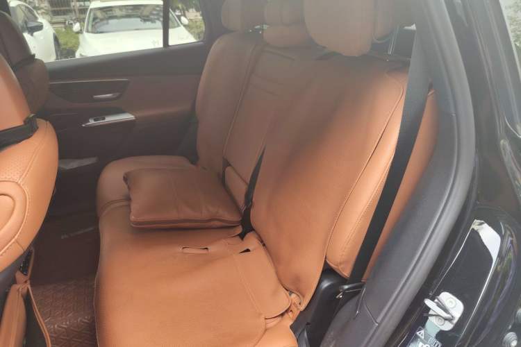 Used Mercedes-Benz GLC 2023 GLC 300 L 4MATIC Dynamic 7-Seater Left Rear Seat