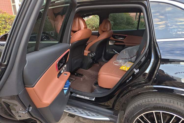 Used Mercedes-Benz GLC 2023 Refreshed GLC 300 L 4MATIC Luxury Version 7 Seats Left Rear Seat