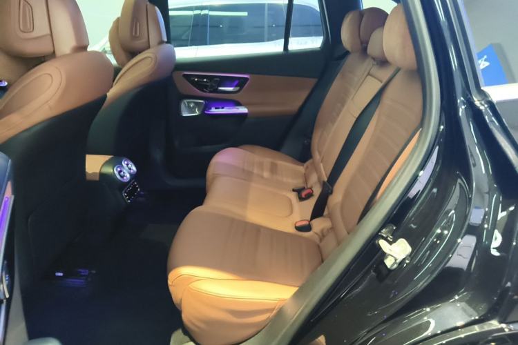 Used Mercedes-Benz GLC 2023 Facelifted GLC 300 L 4MATIC Luxury Version 5 Seats Left Rear Seat
