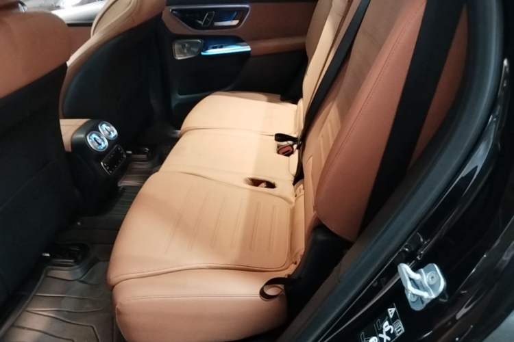 Used Mercedes-Benz GLC 2023 Refreshed GLC 300 L 4MATIC Luxury Version 7 Seats Left Rear Seat
