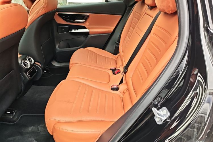 Used Mercedes-Benz GLC 2023 Facelift GLC 260 L 4MATIC Luxury Version 5 Seats Left Rear Seat