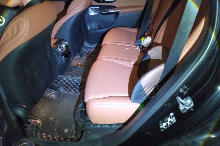 Used Mercedes-Benz GLC 2023 Refreshed GLC 300 L 4MATIC Dynamic Version 7-Seater Left Rear Seat