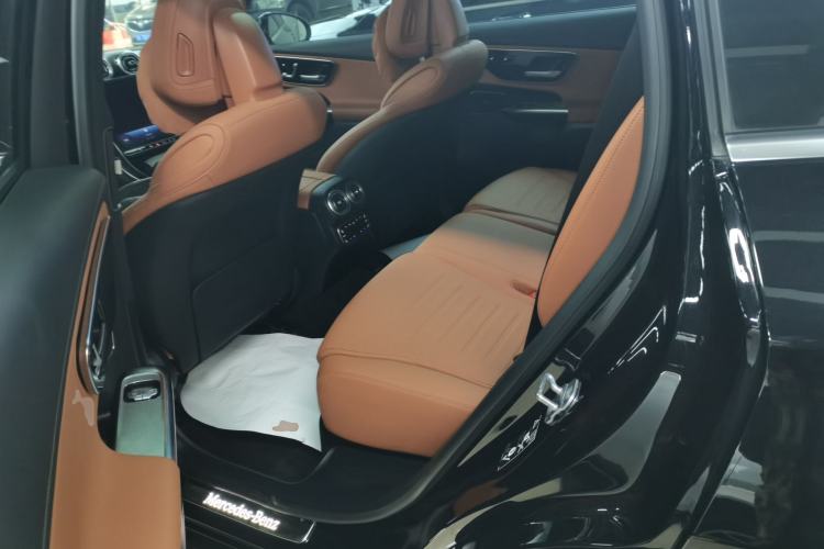 Used Mercedes-Benz GLC 2023 Facelift GLC 260 L 4MATIC Luxury Version 7-Seater Left Rear Seat