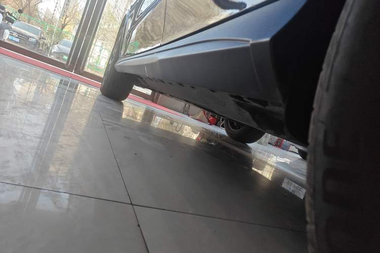 Used Mercedes-Benz GLC 2023 GLC 260 L 4MATIC Luxury Model 5 Seats Left Side Sill