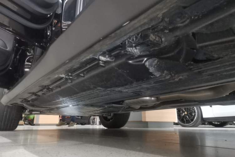 Used Mercedes-Benz GLC 2023 GLC 260 L 4MATIC Luxury Model 5 Seats Left Side Sill