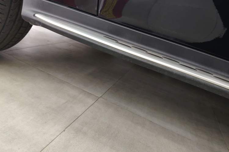 Used Mercedes-Benz GLC 2023 GLC 300 L 4MATIC Luxury Model 5 Seats Left Side Sill