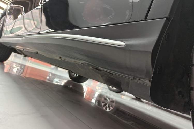 Used Mercedes-Benz GLC 2023 GLC 260 L 4MATIC Dynamic Edition 5-seater Left Side Sill