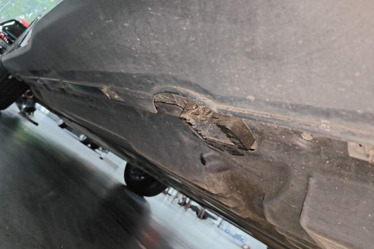Used Mercedes-Benz GLC 2023 Refreshed GLC 300 L 4MATIC Dynamic Version 7-Seater Left Side Sill