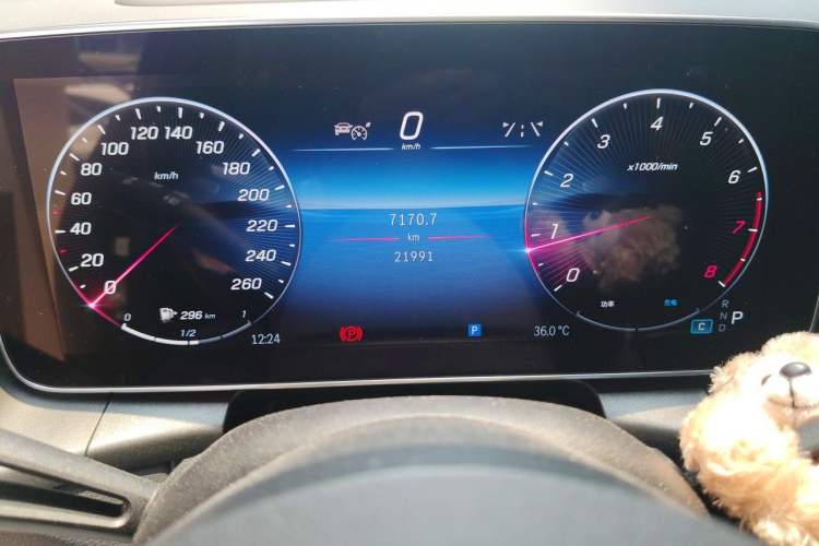 Used Mercedes-Benz GLC 2023 Refreshed GLC 300 L 4MATIC Luxury Version 7 Seats Odometer Close Up