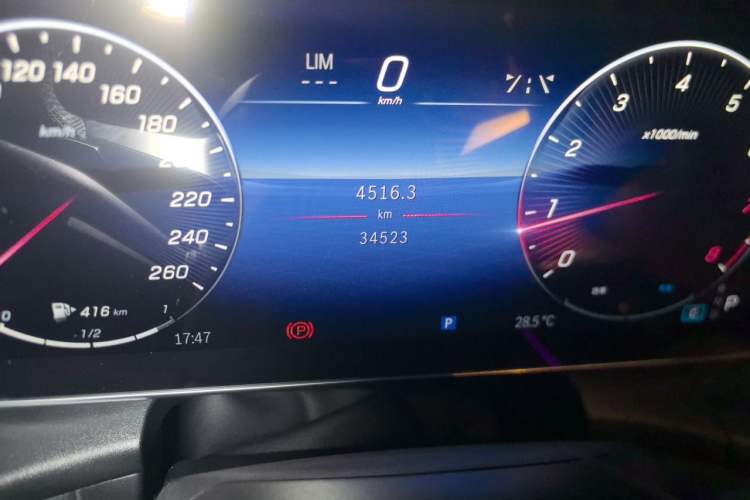 Used Mercedes-Benz GLC 2023 GLC 300 L 4MATIC Luxury 7-Seater Odometer Close Up