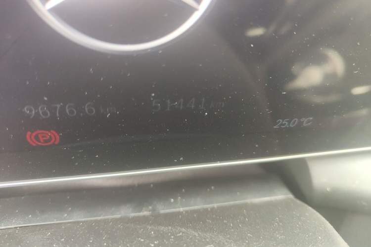 Used Mercedes-Benz GLC 2023 GLC 300 L 4MATIC Dynamic Edition 5-seater Odometer Close Up
