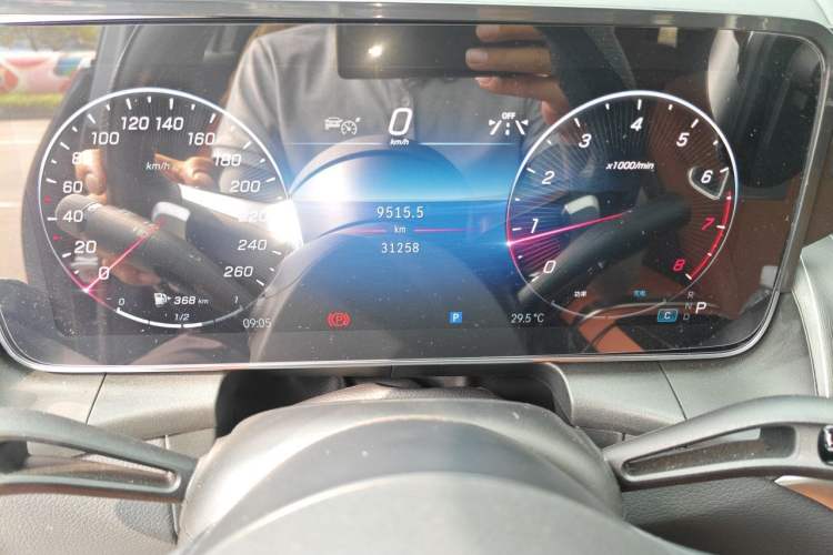 Used Mercedes-Benz GLC 2023 GLC 300 L 4MATIC Dynamic 7-Seater Odometer Close Up