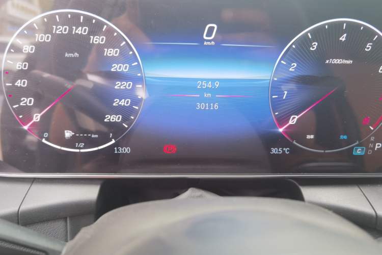 Used Mercedes-Benz GLC 2023 GLC 300 L 4MATIC Dynamic 7-Seater Odometer Close Up