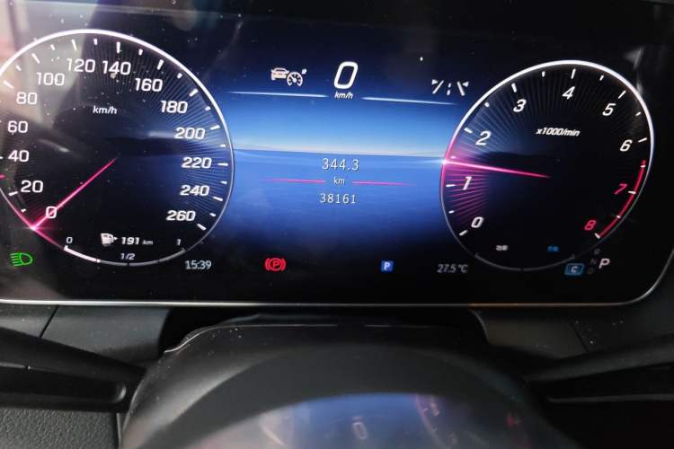 Used Mercedes-Benz GLC 2023 GLC 260 L 4MATIC Dynamic Edition 5-seater Odometer Close Up