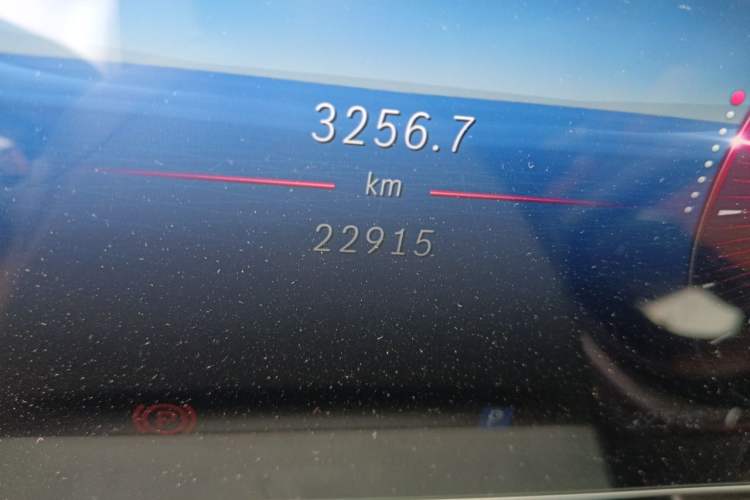 Used Mercedes-Benz GLC 2023 GLC 300 L 4MATIC Dynamic Edition 5-seater Odometer Close Up