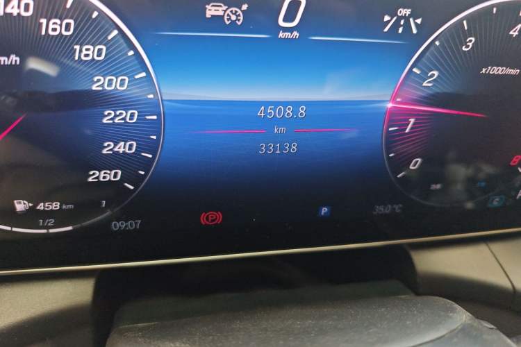 Used Mercedes-Benz GLC 2023 GLC 300 L 4MATIC Dynamic Edition 5-seater Odometer Close Up