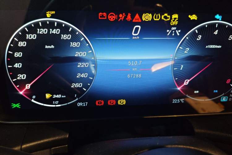 Used Mercedes-Benz GLC 2023 GLC 300 L 4MATIC Dynamic Edition 5-seater Odometer Close Up