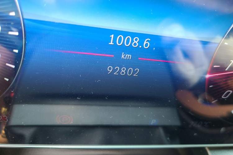 Used Mercedes-Benz GLC 2023 Refreshed GLC 300 L 4MATIC Dynamic Version 7-Seater Odometer Close Up