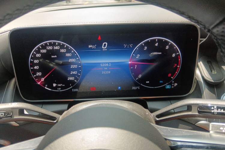 Used Mercedes-Benz GLC 2023 Facelift GLC 260 L 4MATIC Luxury Version 5 Seats Odometer Close Up