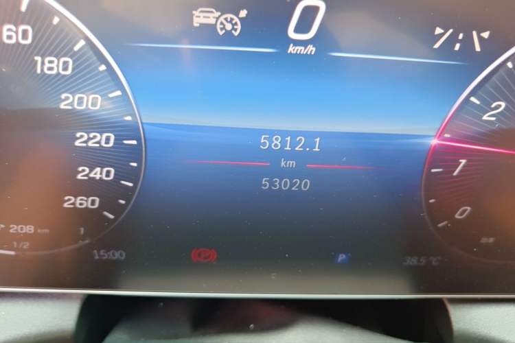 Used Mercedes-Benz GLC 2023 GLC 300 L 4MATIC Dynamic 7-Seater Odometer Close Up