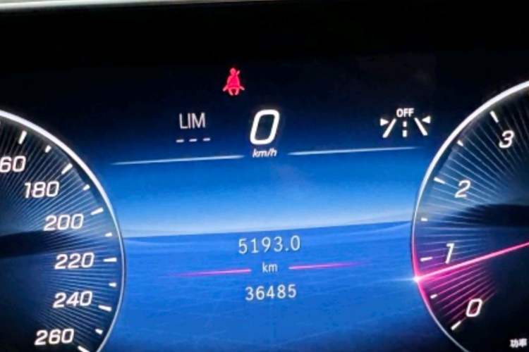 Used Mercedes-Benz GLC 2023 Facelift GLC 260 L 4MATIC Dynamic Version 5 Seats Odometer Close Up