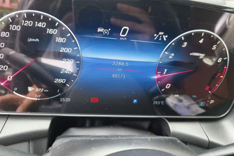 Used Mercedes-Benz GLC 2023 GLC 300 L 4MATIC Luxury 7-Seater Odometer Close Up