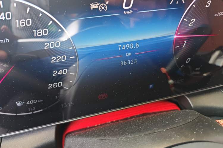 Used Mercedes-Benz GLC 2023 GLC 260 L 4MATIC Dynamic Edition 5-seater Odometer Close Up