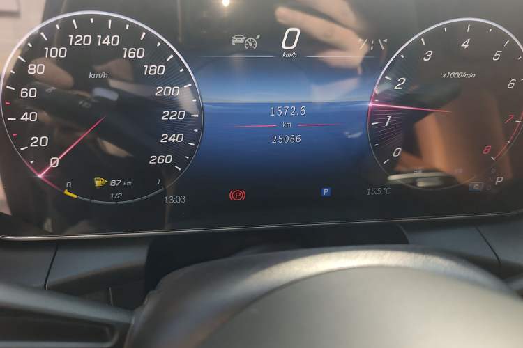 Used Mercedes-Benz GLC 2023 GLC 300 L 4MATIC Dynamic 7-Seater Odometer Close Up