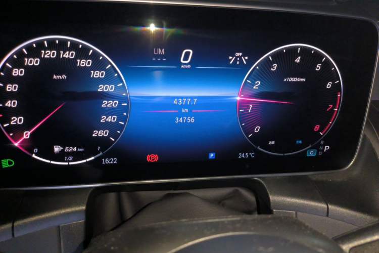Used Mercedes-Benz GLC 2023 GLC 300 L 4MATIC Luxury 7-Seater Odometer Close Up