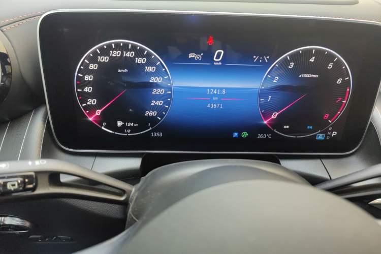 Used Mercedes-Benz GLC 2023 GLC 300 L 4MATIC Luxury 7-Seater Odometer Close Up